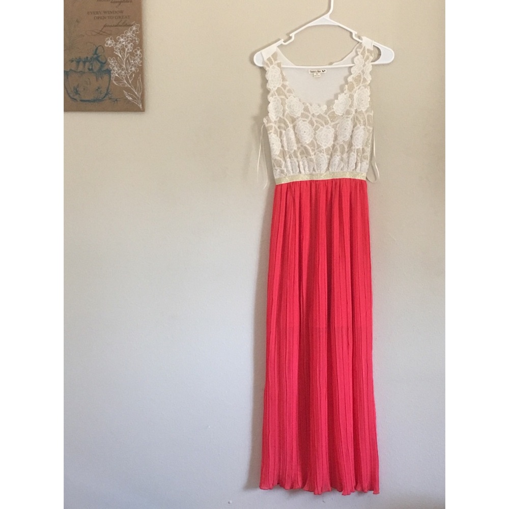 SOLD Maxi dress 😍